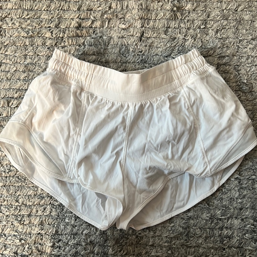 Lululemon hotty hot 2.5 length SIZE 4